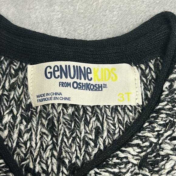 OshKosh B'gosh - Genuine kids single button knit cardigan sweater. Size 3 - Picture 2 of 3